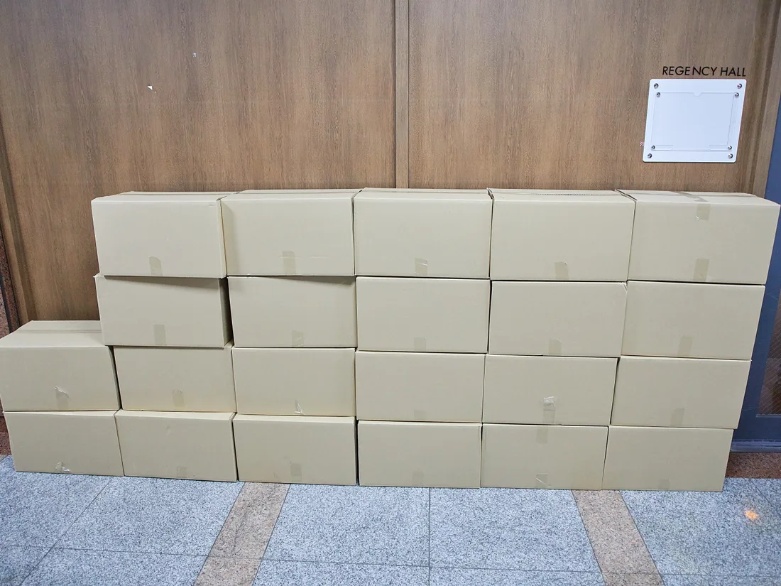 배송지에 내려놓은 도시락 박스